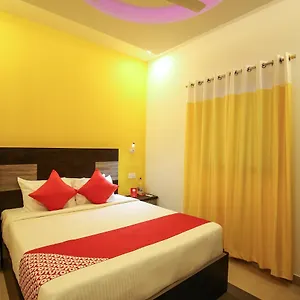Oyo 10152 Rail View Residency India